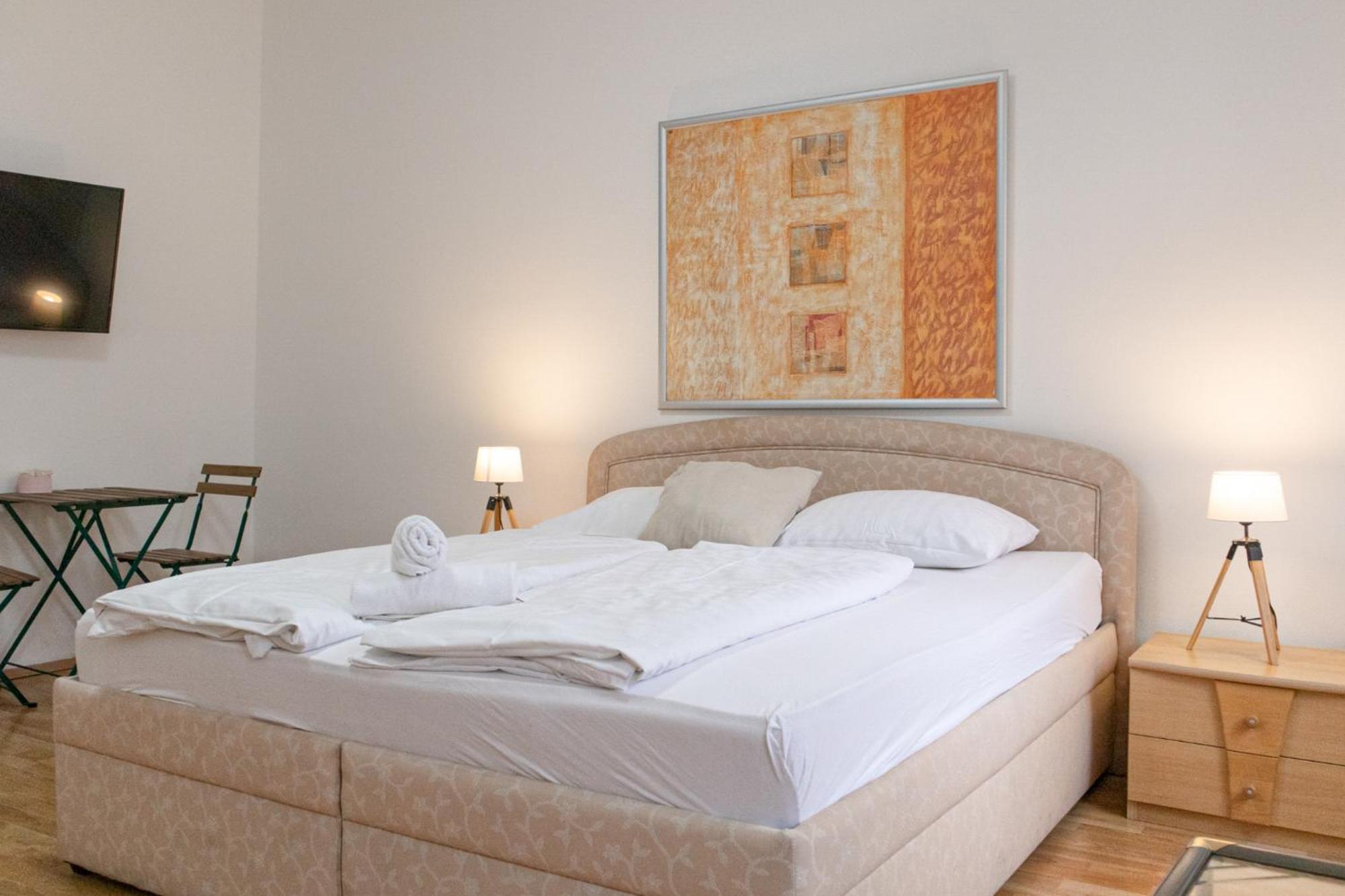 Budget City Stay - Near Wiener Stadthalle Ideal For Longstays Exterior photo