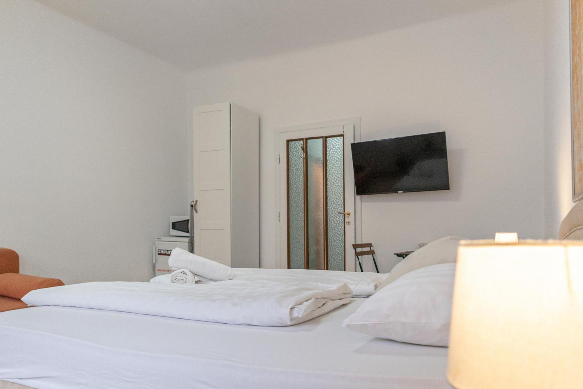 Budget City Stay - Near Wiener Stadthalle Ideal For Longstays Exterior photo